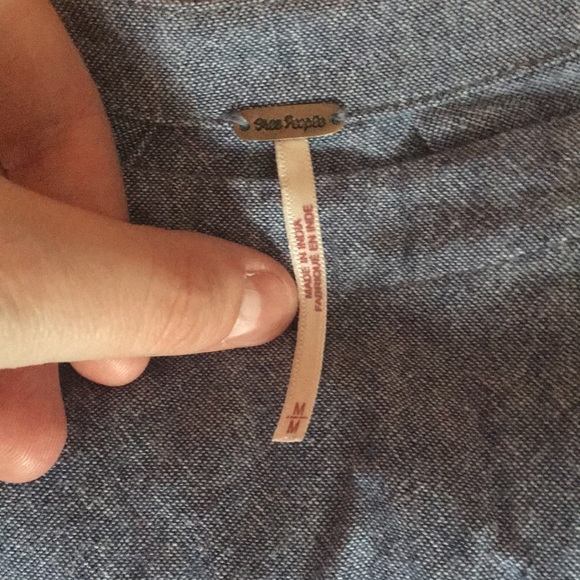 Free People Chambray Blue Swing Top with pockets - Picture 2 of 2